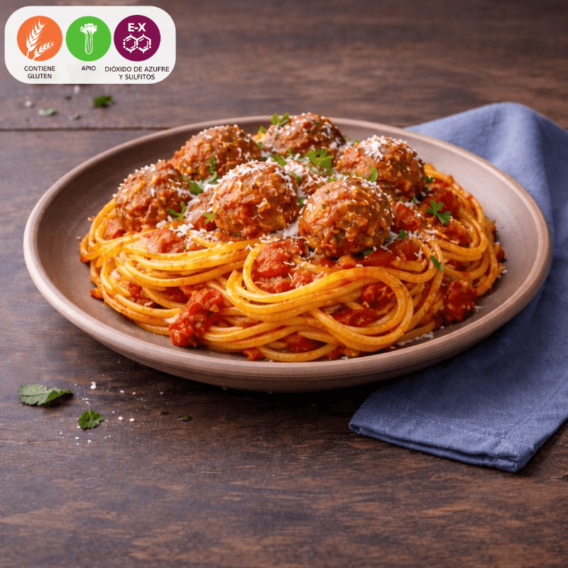 2 Spaguetti en salsa roja con albondigas